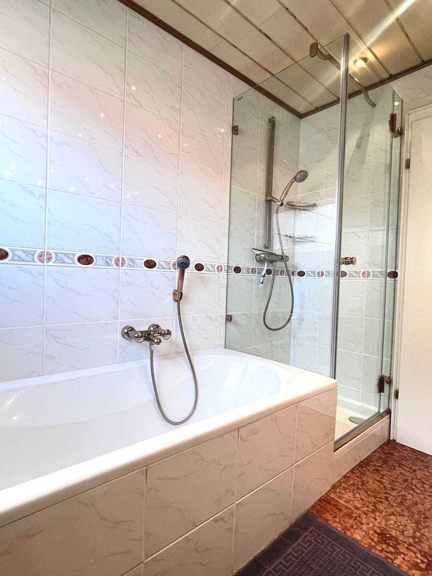 Privates Ferienhaus Mit Pool & Whirlpool Zentral In Bad Duerkheim Luaran gambar
